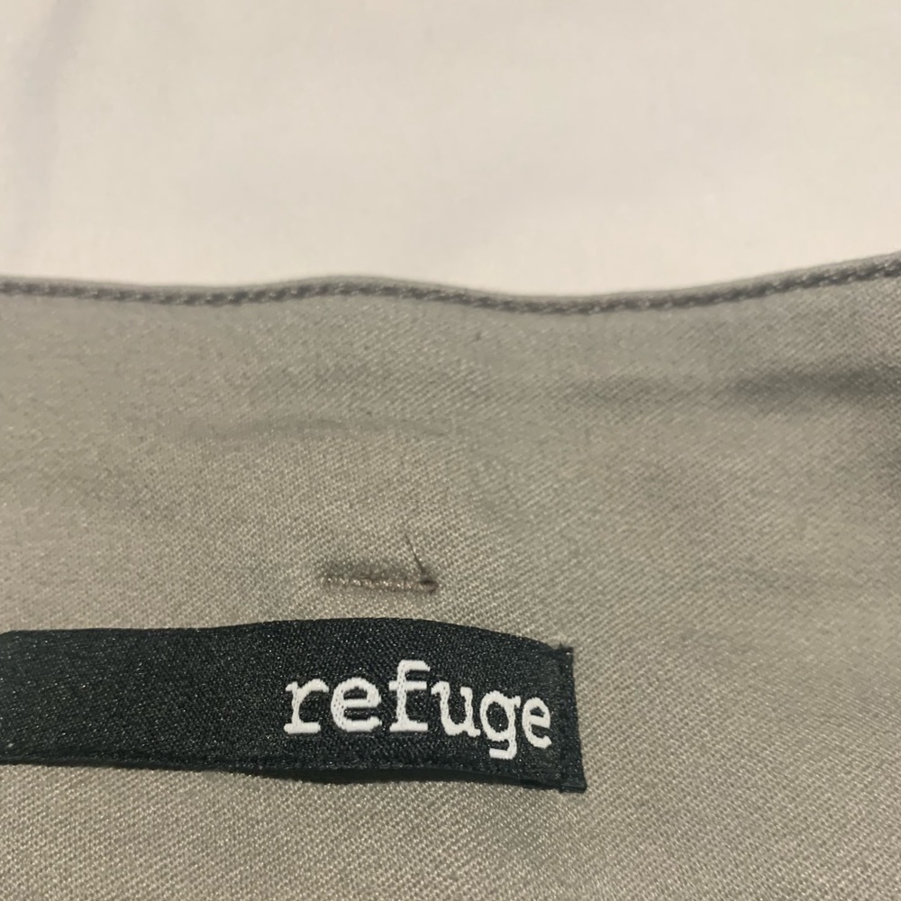 Refuge Shorts, SZ 10 - Picture 3 of 4